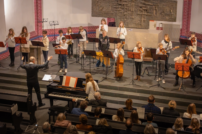 Ganz viel schöne Musik erwartete am Mittwoch, den 13. Dezember 2023, diejenigen, die zum Winterkonzert in die Kreuzkirche kamen.