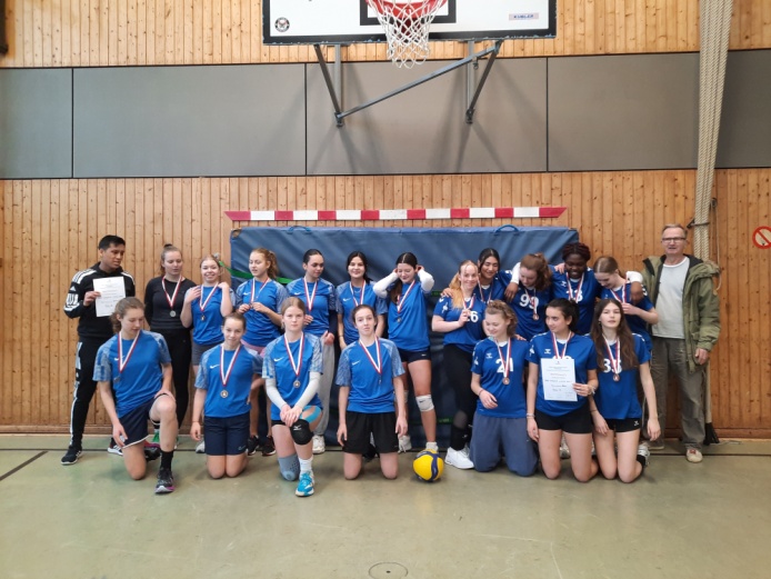 Die Volleyballteams der Schule haben am 12. Januar 2024 am Hallenturnier teilgenommen und sind Vizemeister:innen Hamburgs geworden.