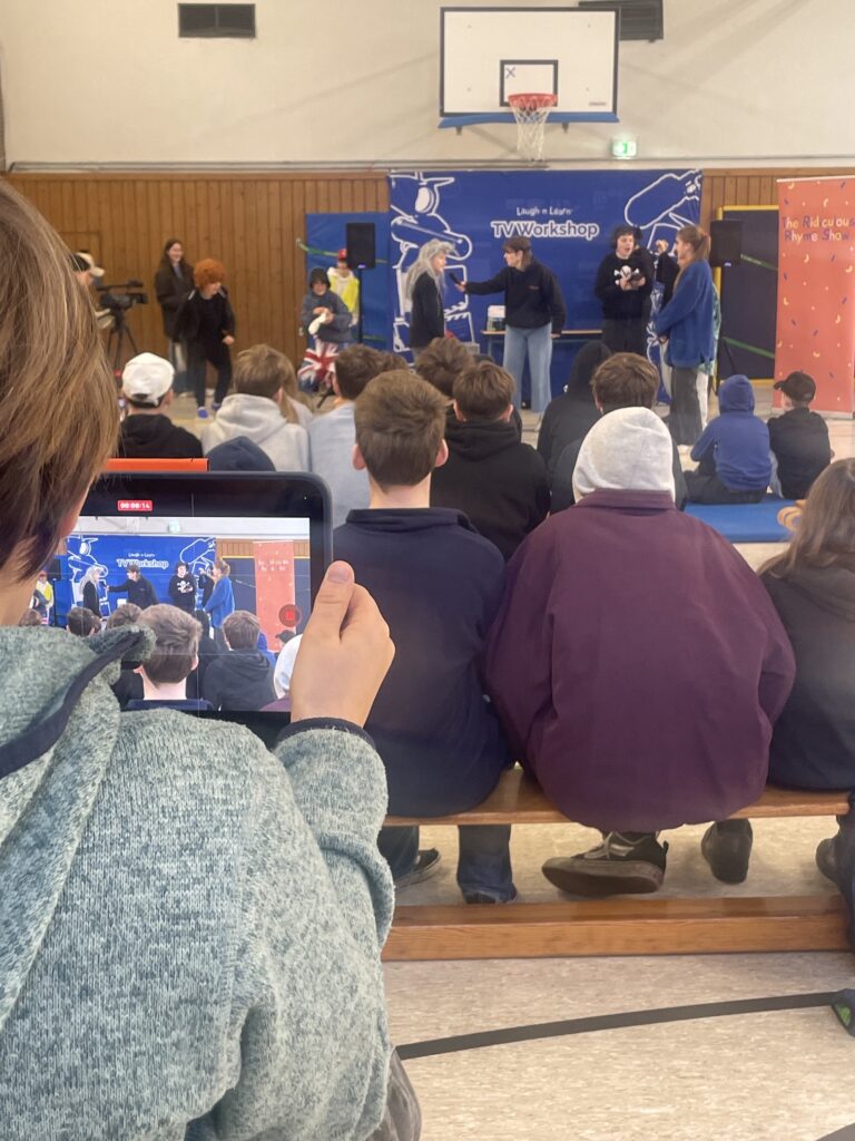 BBC-Workshop an der Schule: Die 6. und 7. Klassen drehten eigene Filmszenen und erhielten spannende Einblicke in die Filmwelt.
