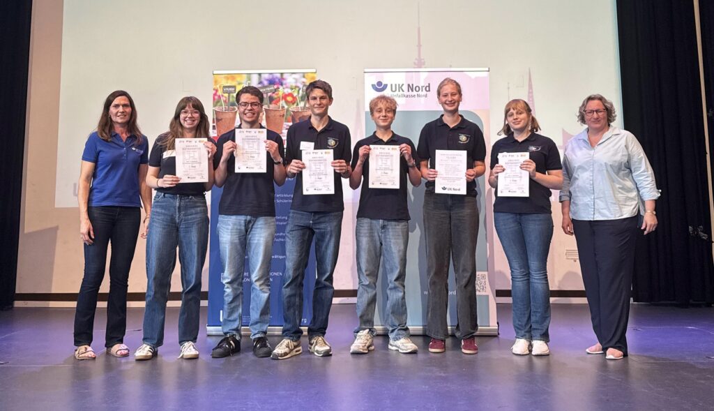 Gewonnen! Unser Schulsanitätsdienst hat am 18. Juni 2026 beim Hamburg-weiten Wettbewerb erneut den 1. Platz belegt.