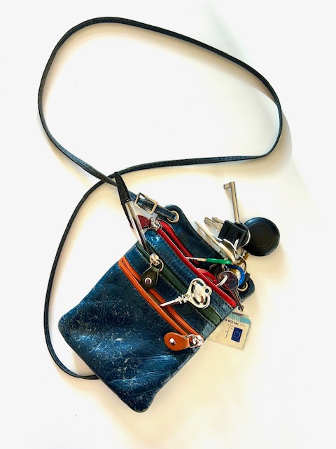 Zum Abschied in den Ruhestand richtet sich Frau Kaufmann mit ein paar Worten an ihre Schüler:innen.